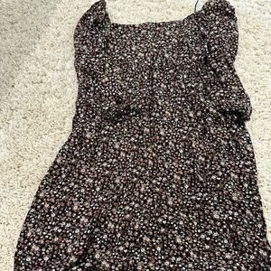 Neuflora. Size L. Floral dress. Square neckline.